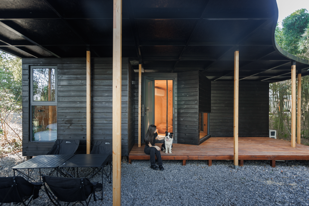 The Ultimate Guide to Pet-Friendly Log Cabins: Flooring, Safety, and Smart Design for Your Furry Friends
