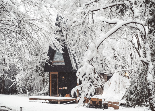 How to Keep Your Log Cabin Warm in Winter Without Heating: 5 Passive Warming Tips